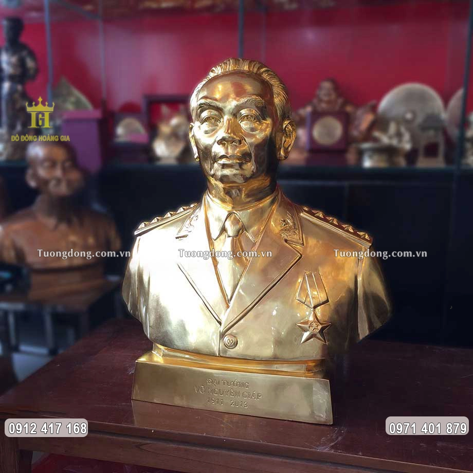 Toàn bộ bề mặt bên ngoài được dát vàng sang trọng, cao cấp